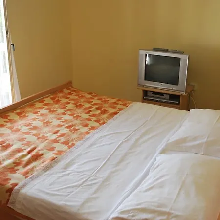 Apartment Beachfront Punta 152-4 *